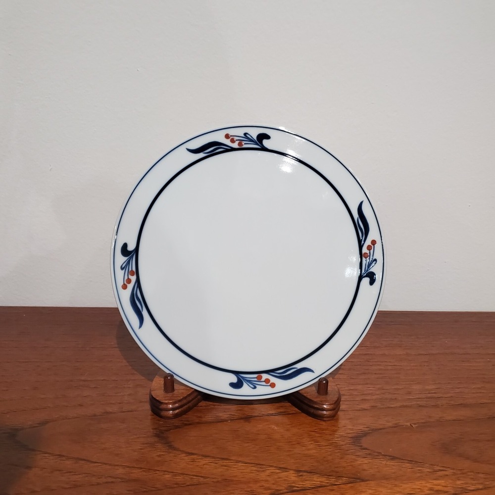 Dansk Bistro Maribo pattern porcelain trivet blue leaves and red berries‎